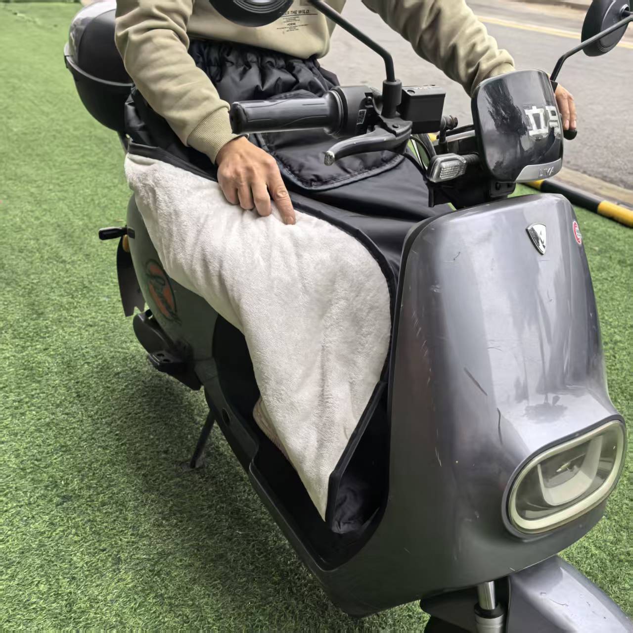 New Electric Vehicle Windproof Skirt Leg Warmers Winter Knee Warmer Fleece-Lined Electric Scooter Thickened Waterproof Windproof Cover
