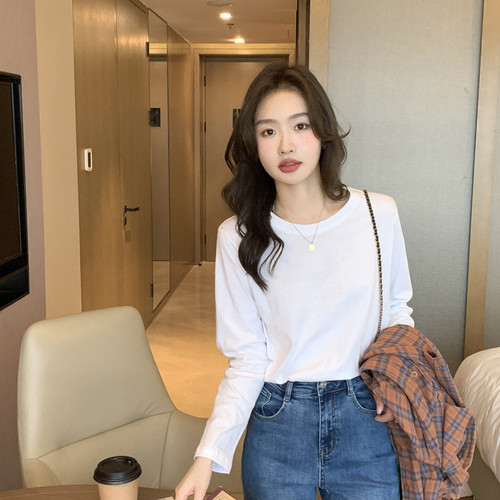 2025 Spring Casual Loose Minimalist White V-Neck Top for Women - Instagram Style Long-Sleeve T-Shirt and Base Layer