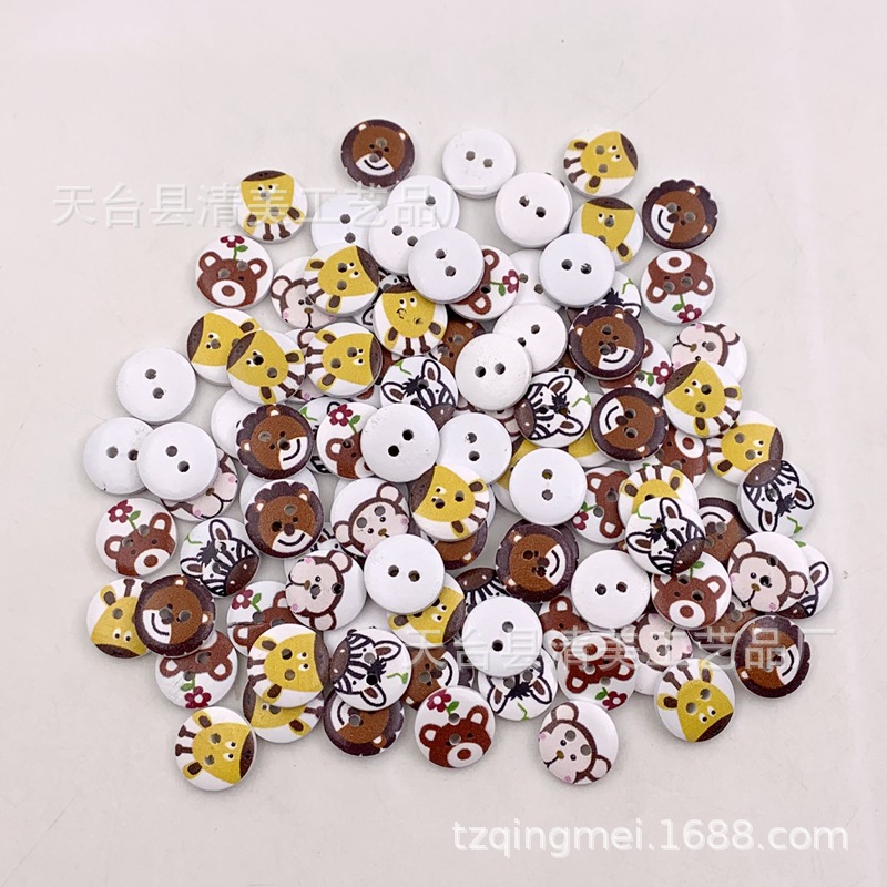 Botones de madera mixtos de animales pintados de fondo blanco de 15mm, accesorios de ropa exquisitos, botones de madera de dibujos animados 100 piezas/paquete