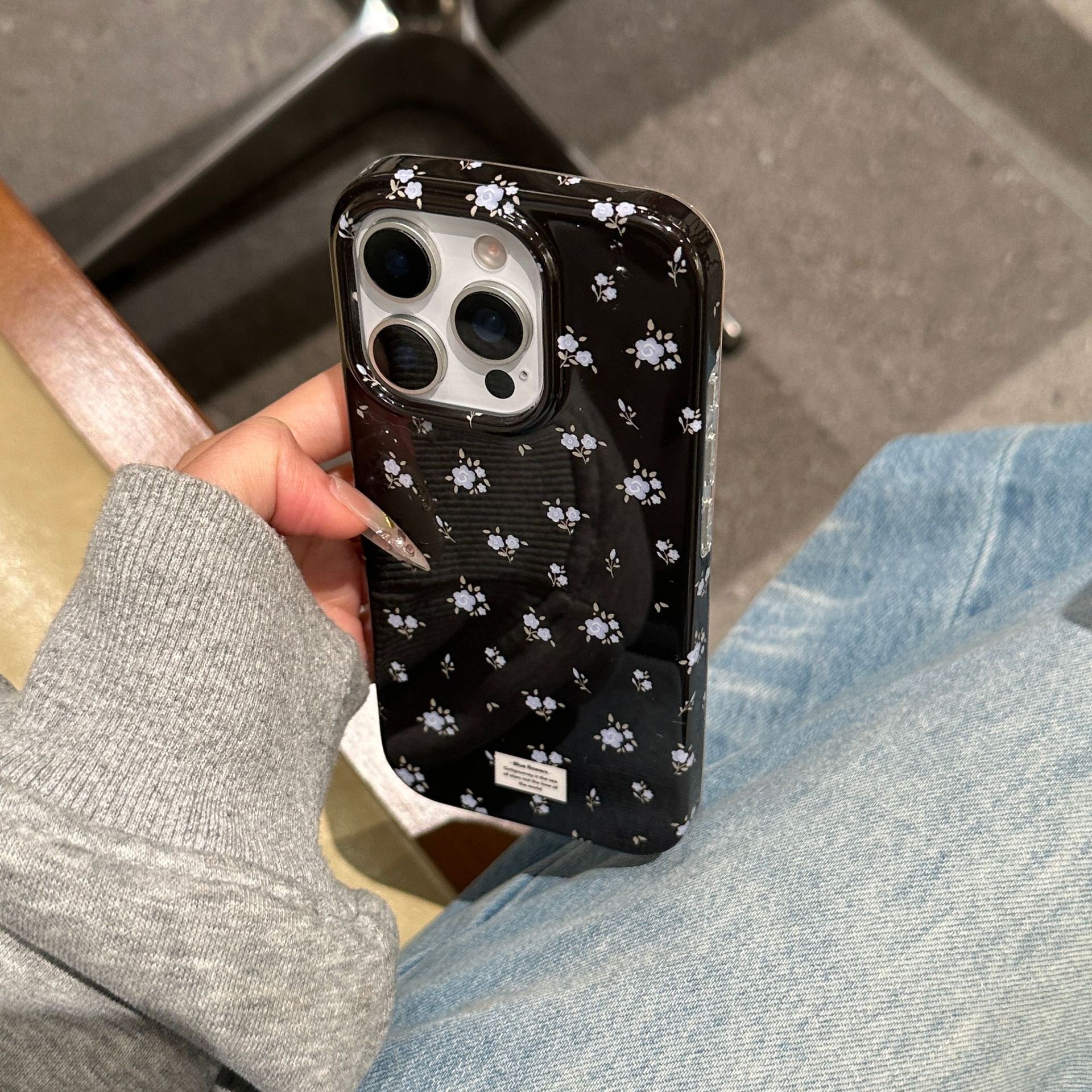 Simple, nicho, sentido avanzado, pequeño floral, adecuado para iPhone15Pro/16Pro Retro 14/13 Nuevo 16ProMax