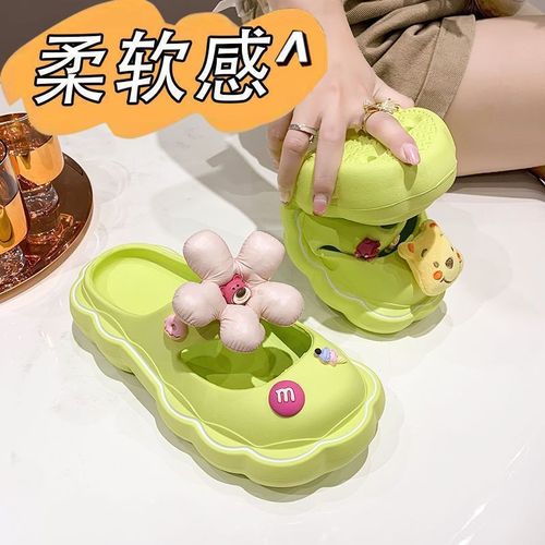 A pair of women's summer outerwear French versatile student cute girl's heart flower thick sole height increasing sandals with one-step wear half slippers