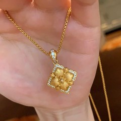 イタリア中古伸線工芸布家四葉草両面にネックレスをつけた金色の復古宮廷布契風
