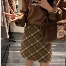 毛呢格子半身裙秋冬款女装2025新款雅丹风穿搭美拉德大码高腰短裙