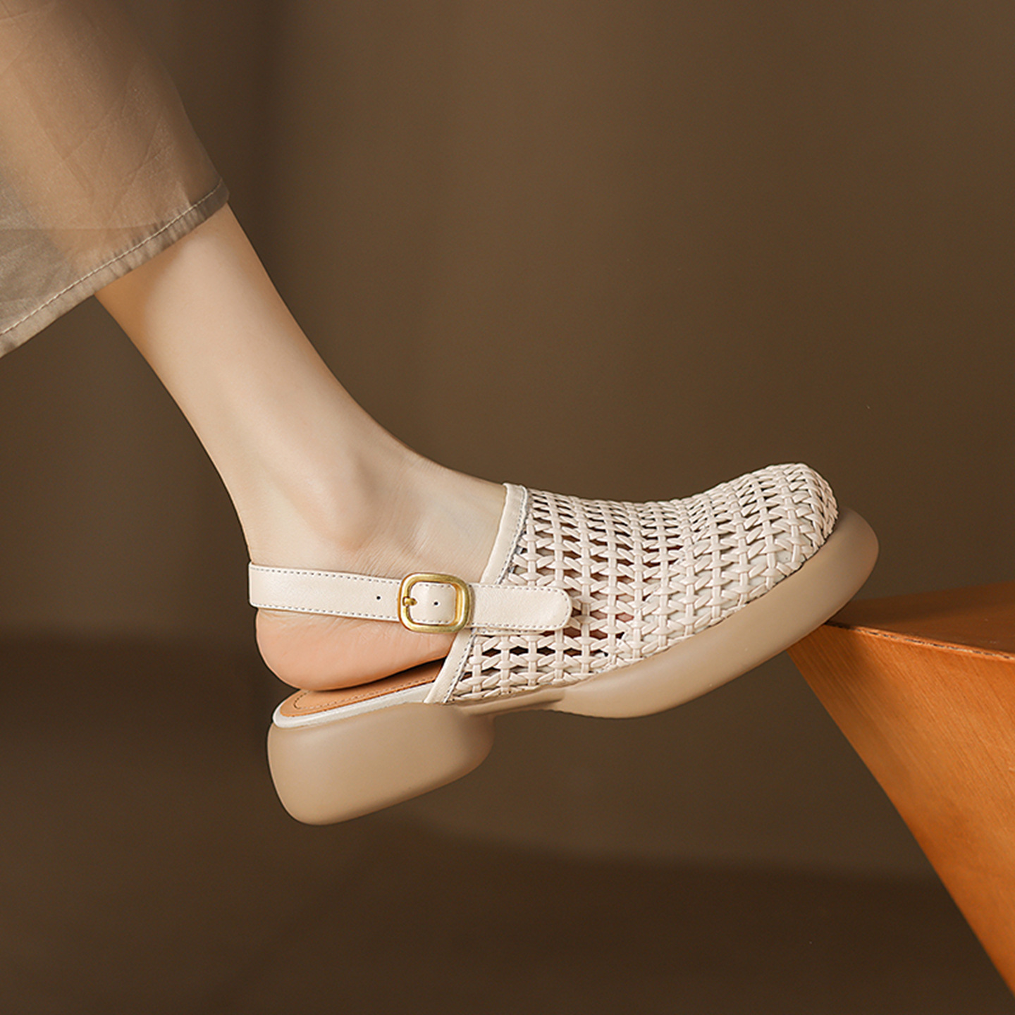 Sandal cao gót nữ đế dày gót vuông mũi hở phong cách La Mã — đen