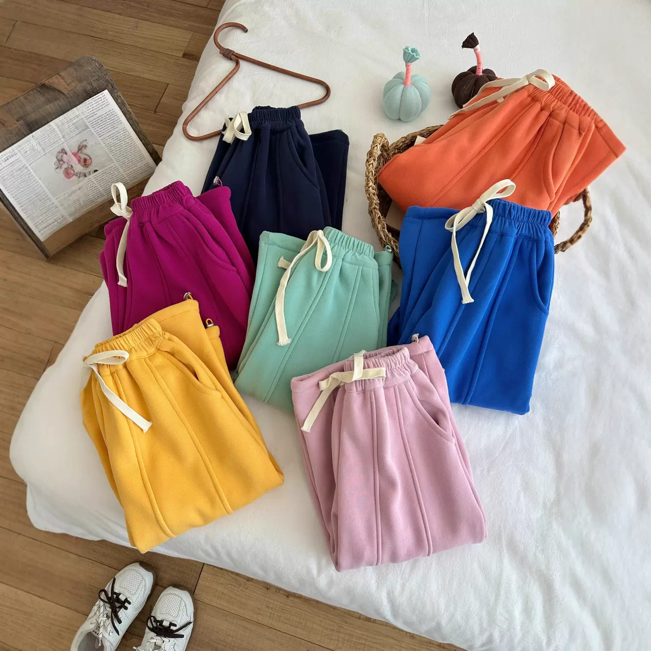 末小蒙童卫裤2026男女童加厚百搭卫裤儿童休闲宽松收脚一体绒裤子