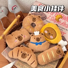 創意的なグルメ豚のペンダント少女のぬいぐるみがぶら下がっています。