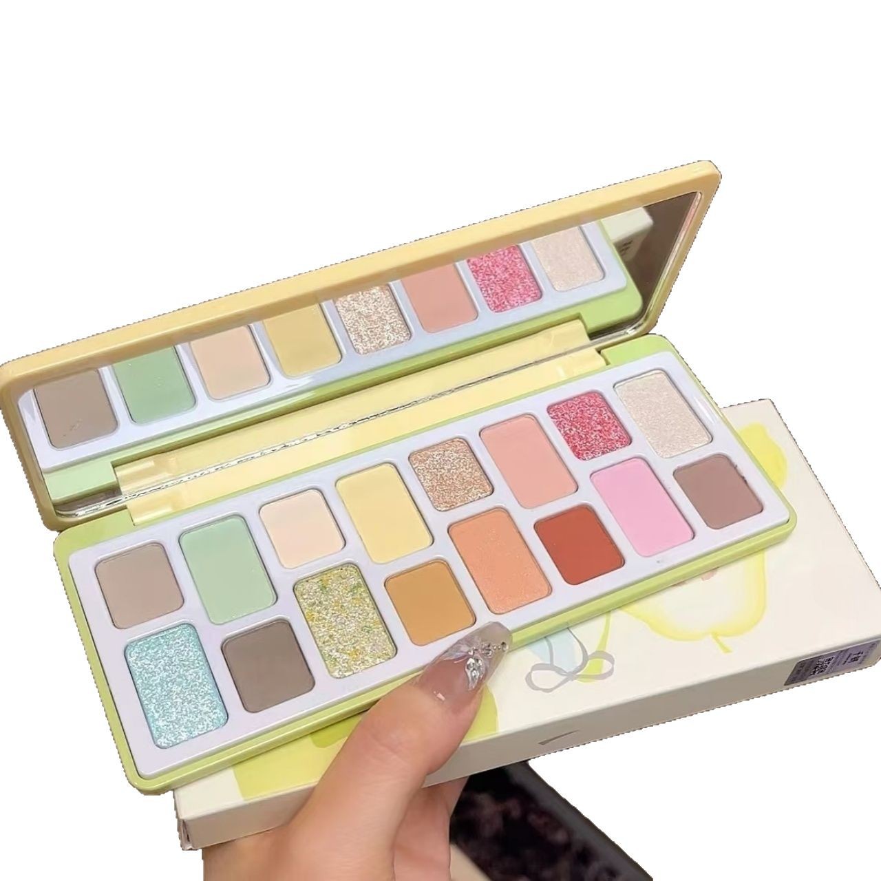 La nueva sombra de ojos de 16 colores de Capel protagoniza el maquillaje ligero diario, el color juega con el maquillaje, la paleta de sombras de ojos, los cosméticos de maquillaje de escenario