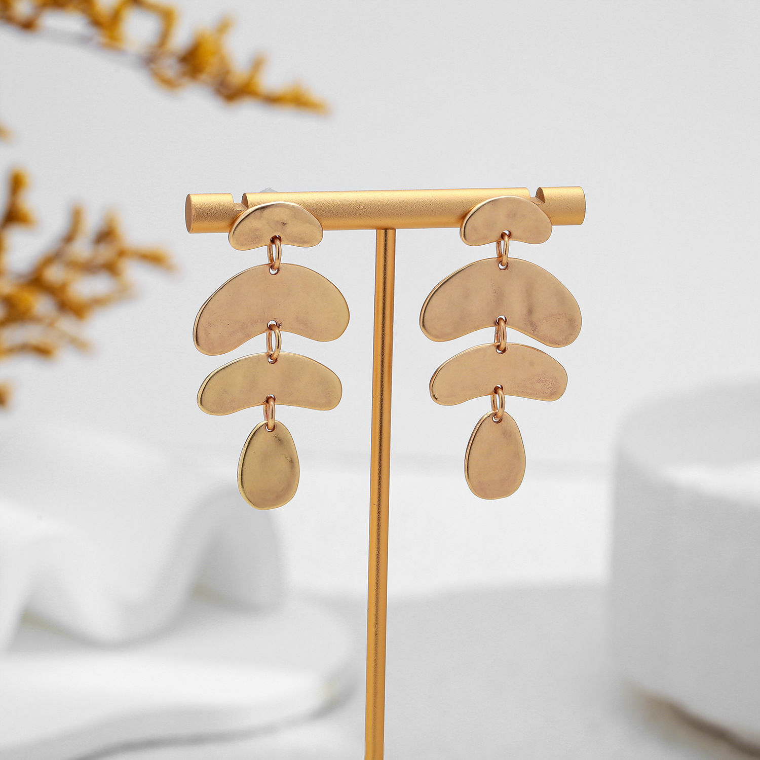 european-and-american-simple-gold-retro-earrings-geometric-irregular-light-luxury-earrings-high-end-autumn-and-winter-metal-earrings