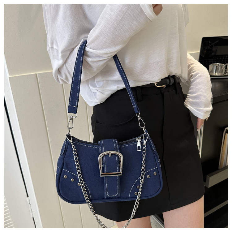 Trendy Underarm Bag in Blue