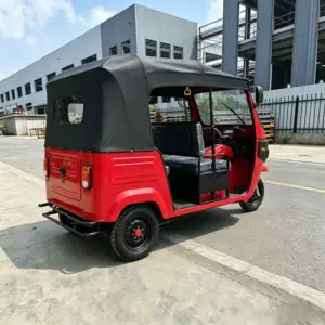 İxrac üçün yanacaqla işləyən üçtəkərli sərnişin nəqliyyat vasitəsi, Tuk-Tuk, Hindistan