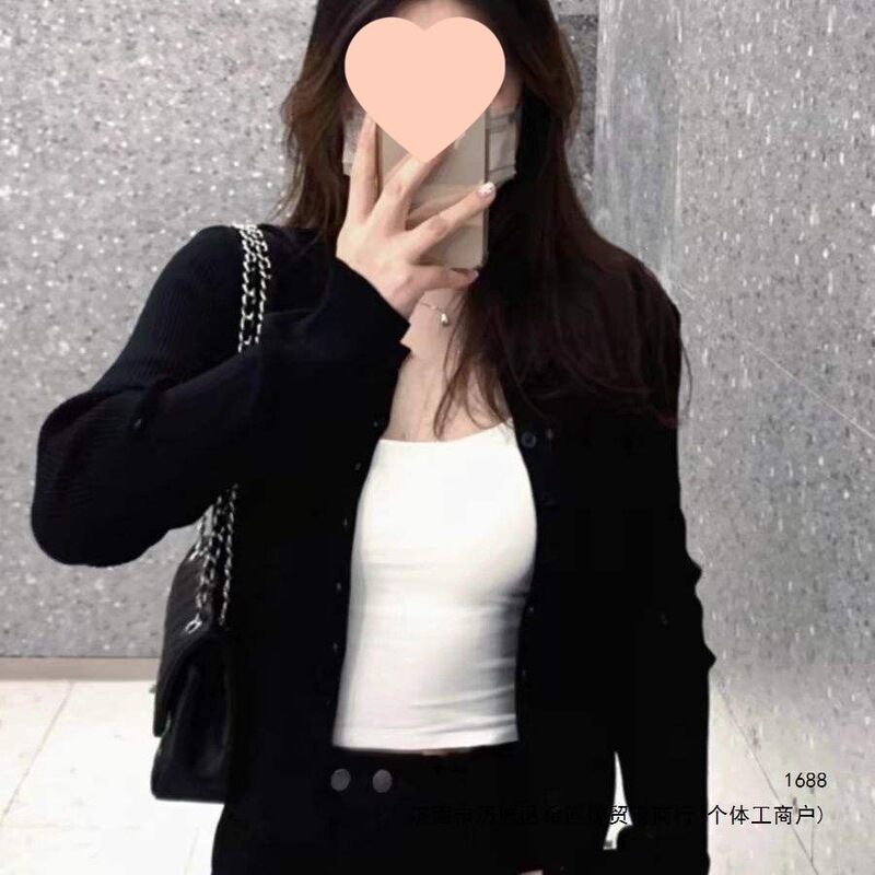 Stylish black knitted cardigan, women's spring/autumn new collection, Korean-style design, perfect as an outer layer or base layer Stylish black knitted cardigan, women's spring/autumn new collection, Korean-style design, perfect as an outer layer or base layer