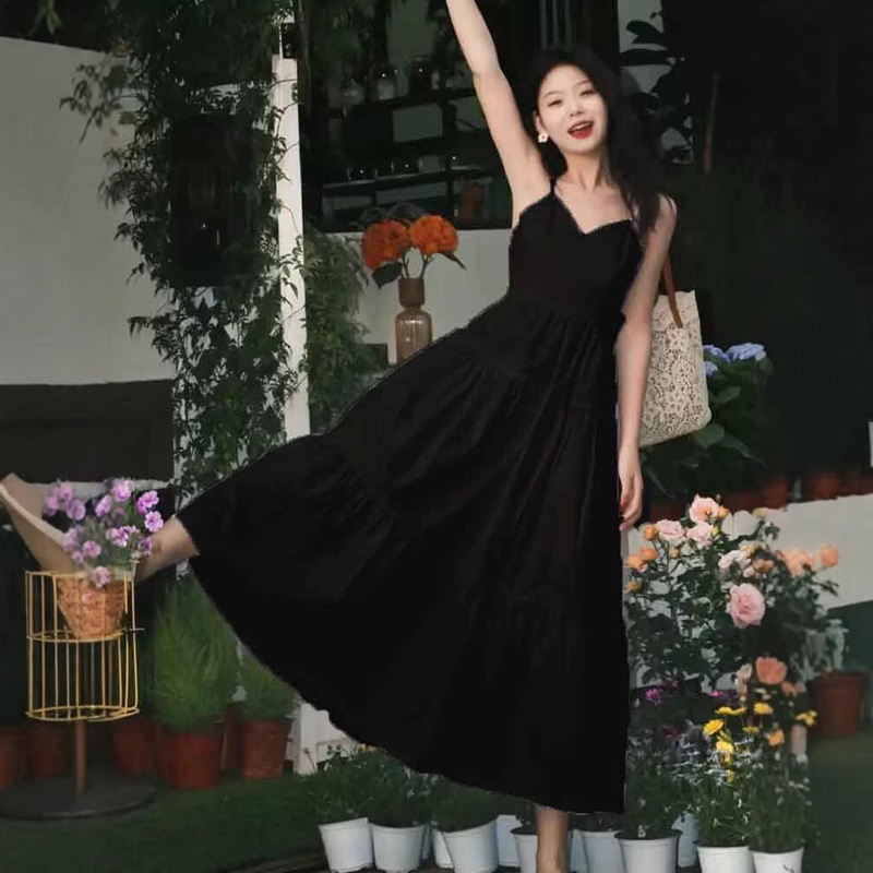 High-Quality】New Style Petite French-Style Spaghetti Strap Dress, Summer Feminine Waist-Cinching Mid-Length Dress