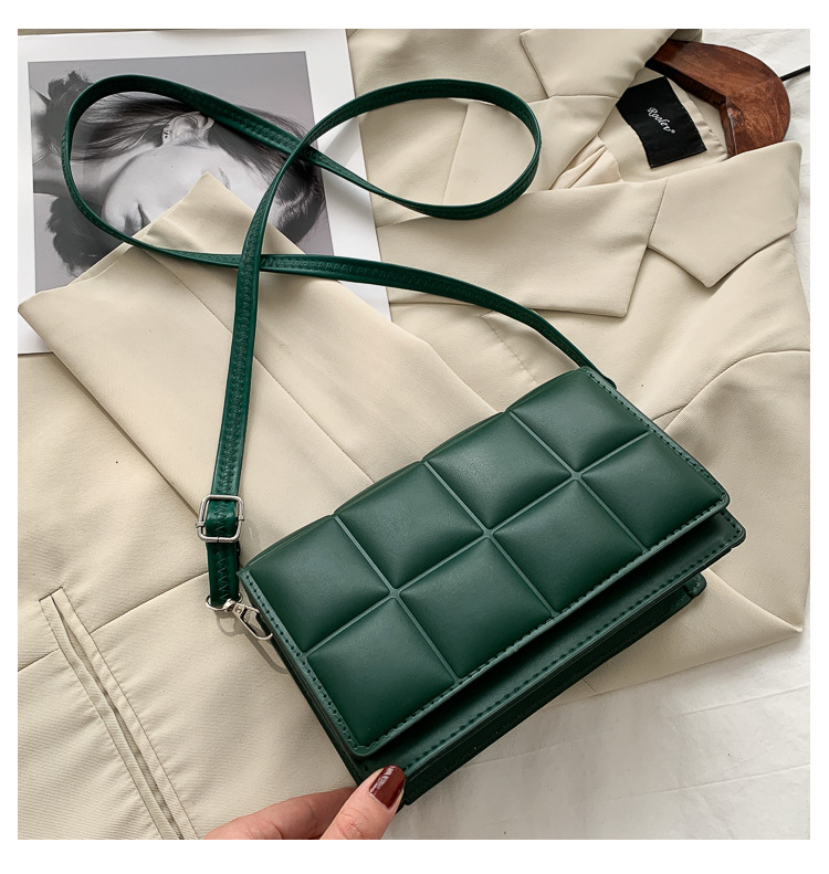 Women's Small Pu Leather Solid Color Fashion Square Flip Cover Crossbody Bag display picture 3