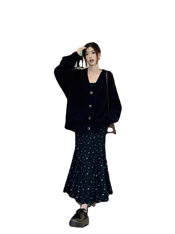 赫本风中长款碎花吊带连衣裙长袖毛衣外套女秋季2025新款时尚套装|undefined