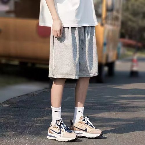 Five-Quarter Pants: Youthful Spring/Fall Casual Wear for Men – Simple, Loose-Fit Design from a Trendy Streetwear Brand