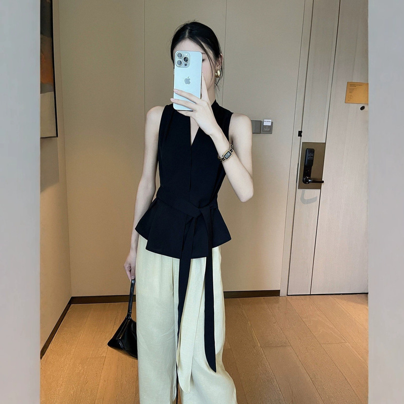 Pinken Black V-Neck Sleeveless Tie-Up Blouse for Women, Summer 2026 New Style, Slimming and Elegant Commuter Top Pinken Black V-Neck Sleeveless Tie-Up Blouse for Women, Summer 2026 New Style, Slimming and Elegant Commuter Top