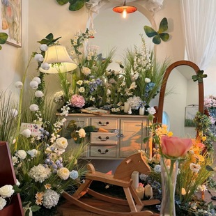 �Gɫϵ��c���滨�ļٽ�����Y���bٻ��������廨Ī�λ��@֮��