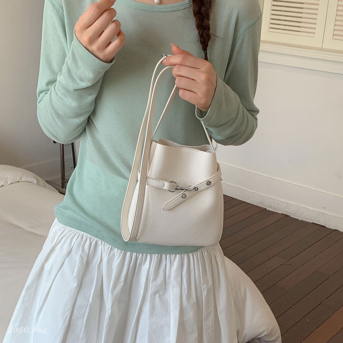 Diseño de nicho de moda nuevo bolso de hombro universal coreano mini 2026 bolso inclinado de verano para mujeres cubo de agua de teléfono móvil