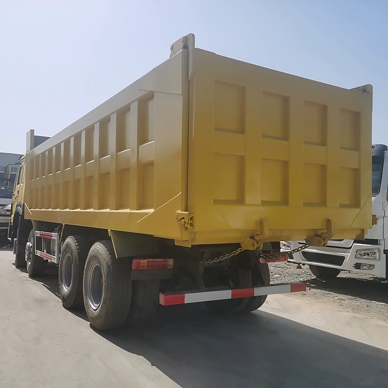 Продажа самосвалов Howo с полным и восьмиколесным приводом, двухосных самосвалов, самосвалов с правым рулем для перевозки гравия и песка.