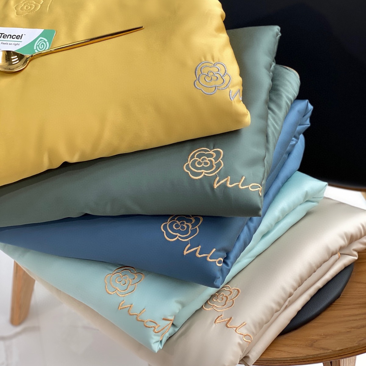 60 Count L F Lenzing Tencel Camellia Embroidered Summer Quilt Set of Four Summer Ice Silk Air Conditioning Quilt for Naked Sleeping