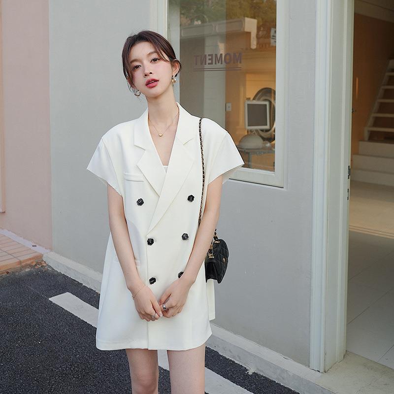 实拍韩版宽松简约显瘦显高时髦撞色双排扣一字口袋设计白色西装女