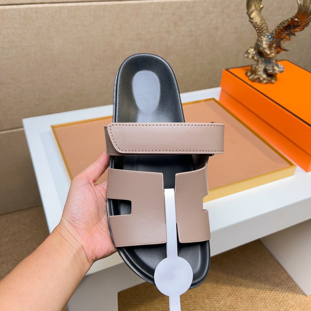 In-Stock Instant Delivery: Aijia's New Model Erjiu Slippers for Outdoor Wear, Unisex Couple Sandals, Outdoor Sandals, Genuine Leather Slide Sandals