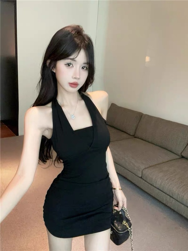 Daomai Hot Girl チェーンホルターネックストラップデザインバックレスサスペンダードレスレディーススリムピュアスカート|undefined