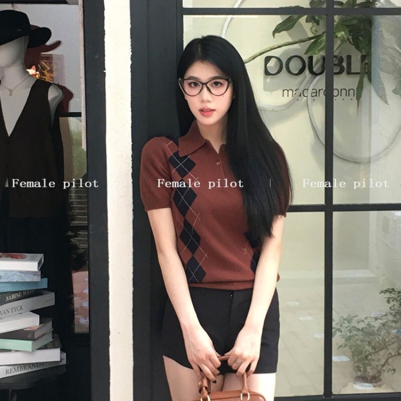 Brown Quilted Lapel Contrasting Short-Sleeved Knitwear, Versatile Elegant Polo Collar Long-Sleeved Top