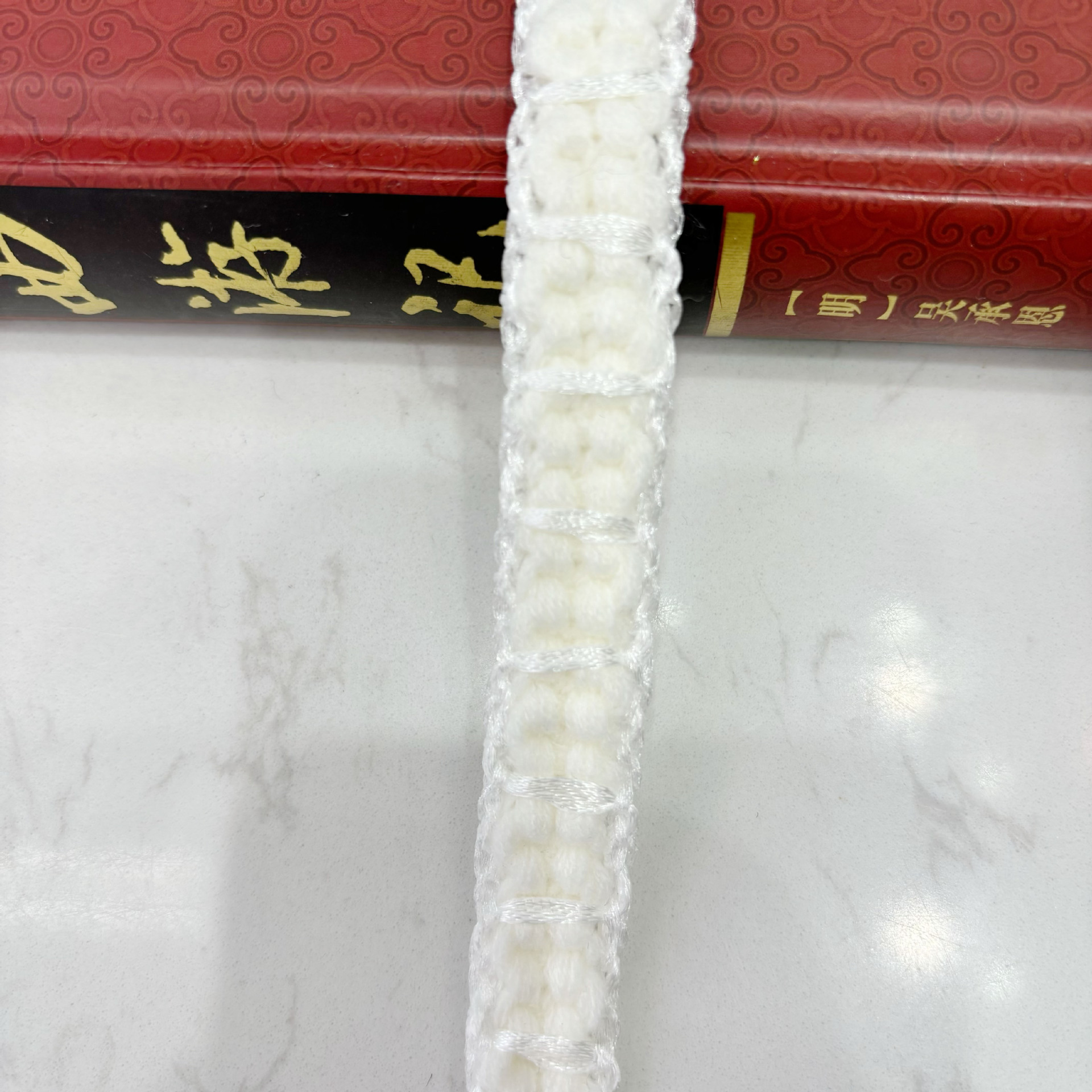 흰색 모조 핸드 후크 레이스