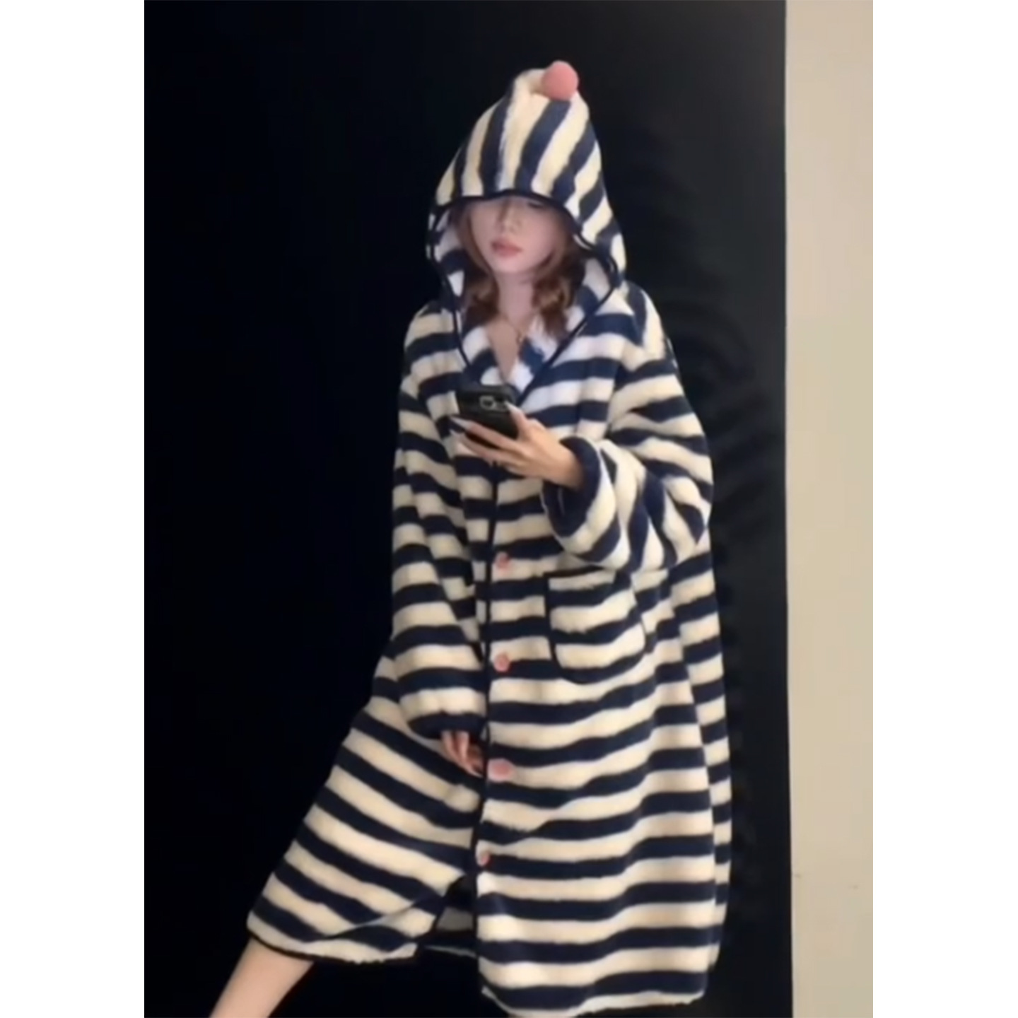 GraceChic Pue Desie Sexy gestreifter Kapuzen-Fleecepyjama für Damen, neues, dickes Plüsch-Nachthemd in Übergröße für den Herbst_voghion.com