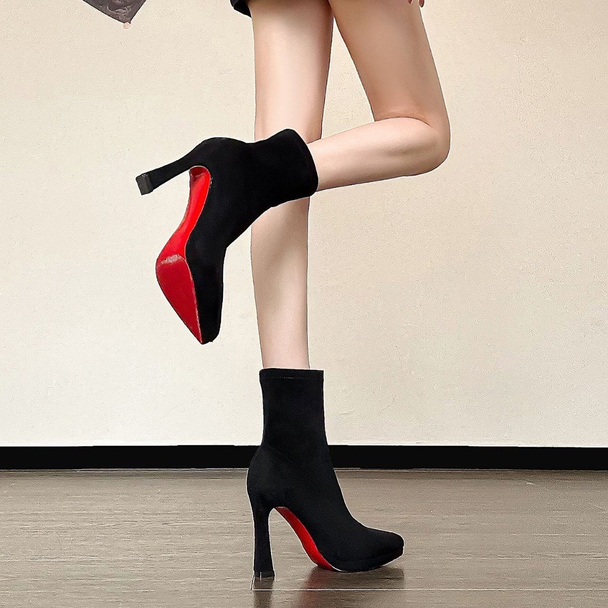 红底高跟鞋秋冬新款洋气百搭绒面粗跟防水台弹力瘦瘦靴高跟短靴子