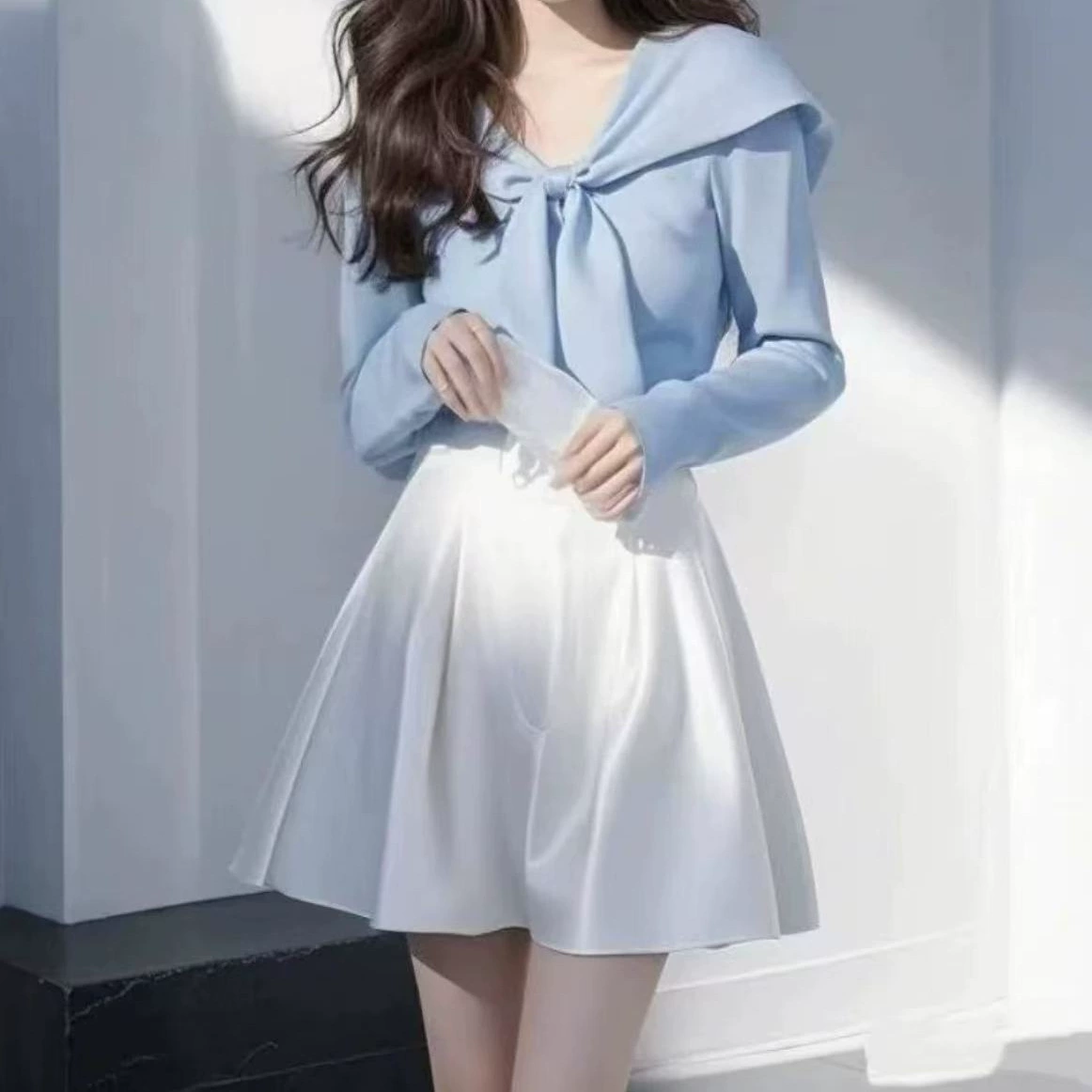 Корейский темперамент нежная женская одежда с отворотами блузка юбка костюм 2025 новый простой тонкий набор из двух частей