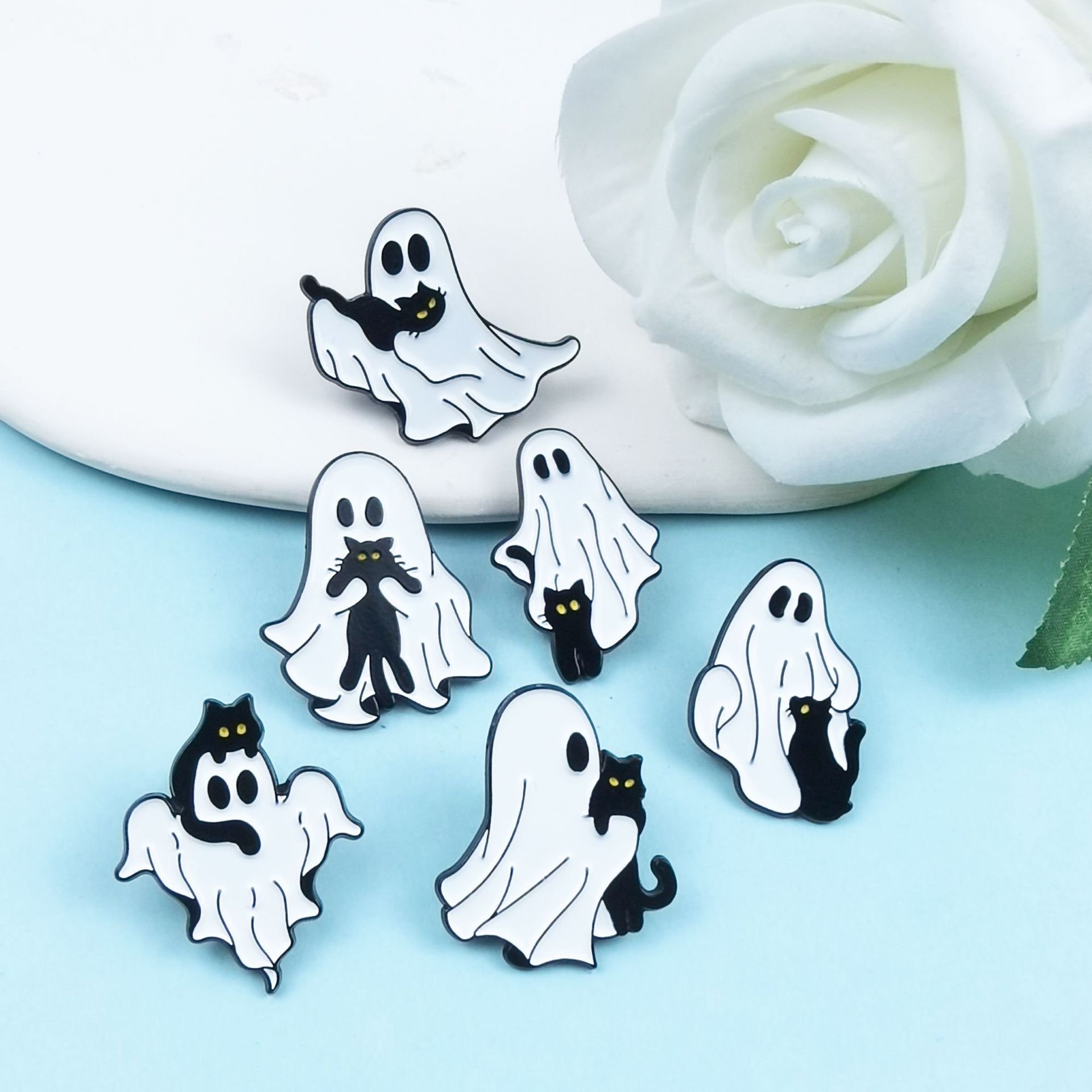 Broche fantasma de gato negro de Halloween europeo y americano personalidad estilo divertido accesorios de ropa insignia joyería de aleación de bricolaje