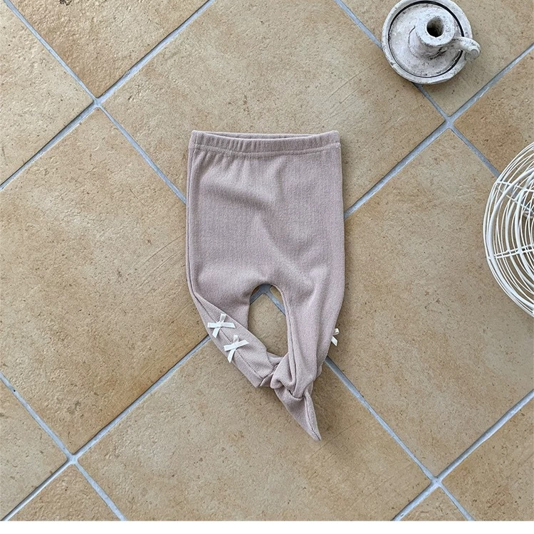 Pantyhose infantiles primavera bebé primavera ropa de primavera 2025 ropa de primavera ropa de estilo extranjero ropa infantil coreana para niñas pantalones de base de color sólido