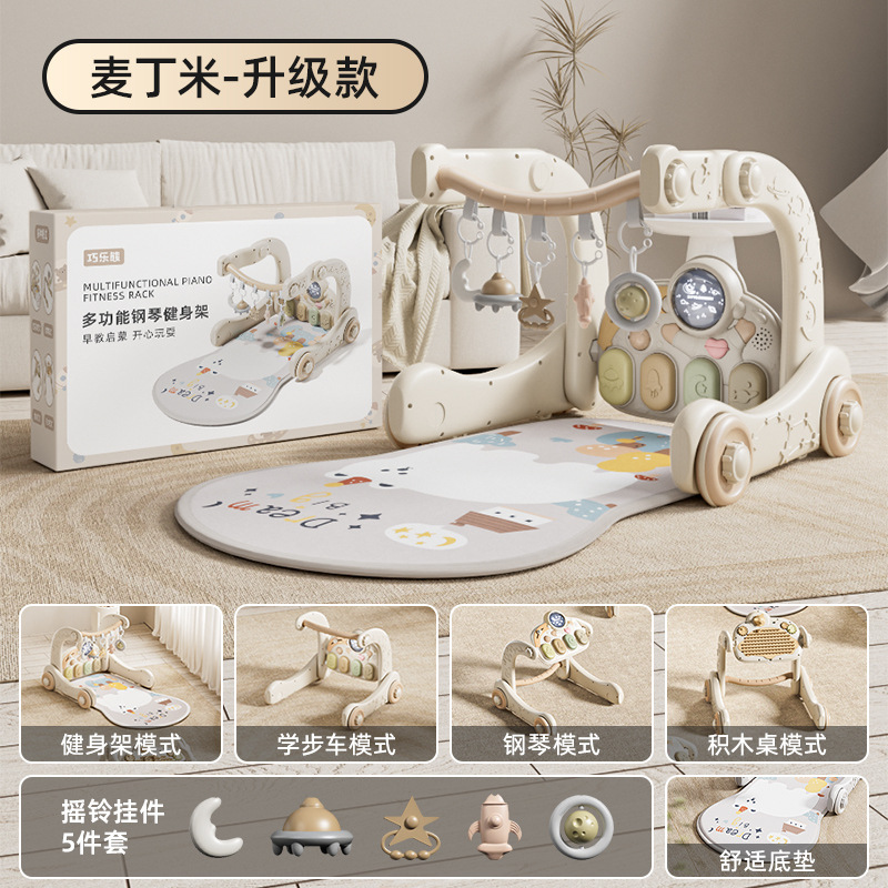 巧楽熊の赤ちゃんはピアノのフィットネスのフレームに足を踏み入れて歩いて3ヶ月6年の益智を学びます。