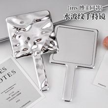 INS�p���L���ֱ��R���yɫˮ���y�ֳֻ��y�RŮ���S����y�a�y�R