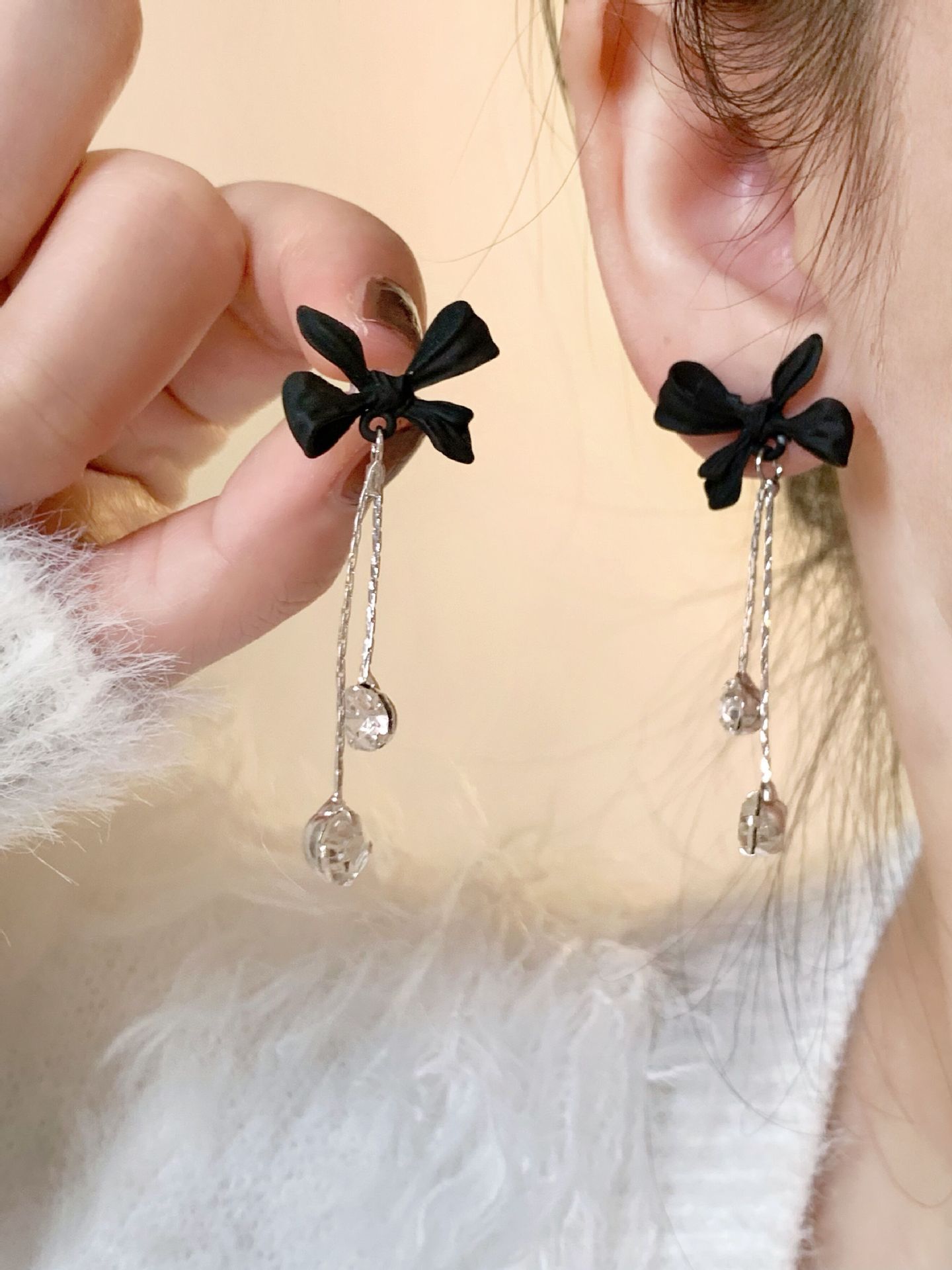 Diseño de nicho de alta gama borla larga sin orejas clip de oreja elegante estilo occidental de las mujeres cara-mirando pequeños nuevos pendientes de moda