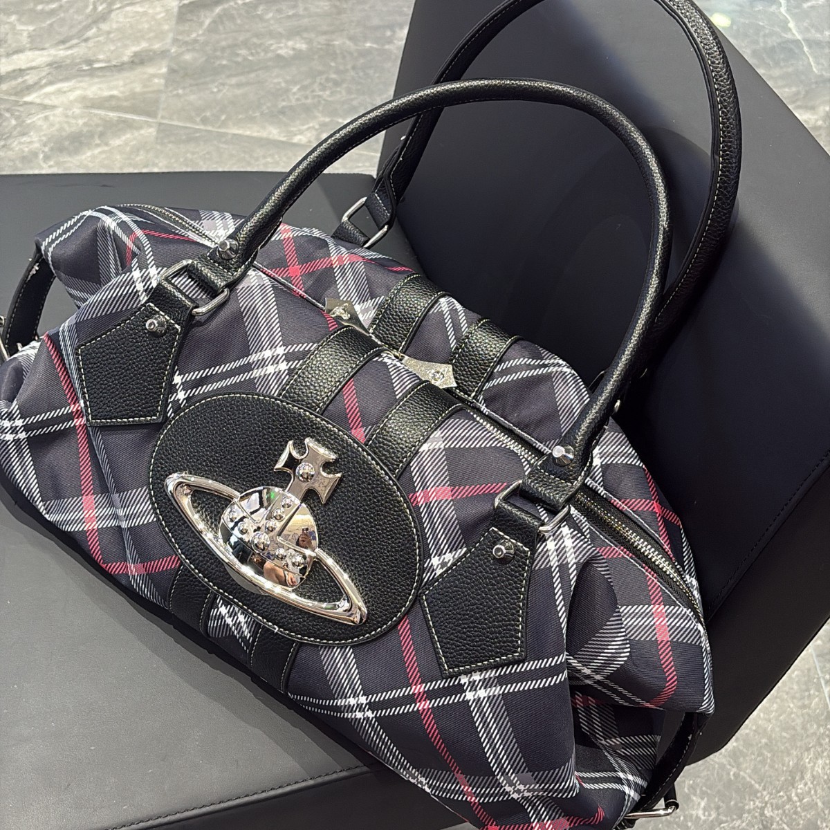 대비되는 격자 무늬 토성 오브 토트 백 2025 새로운 고대 중년 볼링 가방 숄더 핸드백
