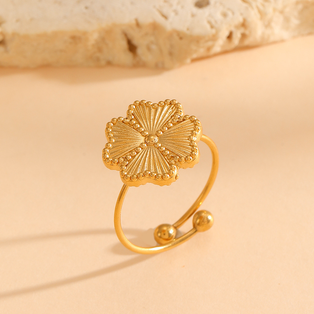 Sparkling Designer Ring For Women, Elegant And Comfortable Piece_voghion.com