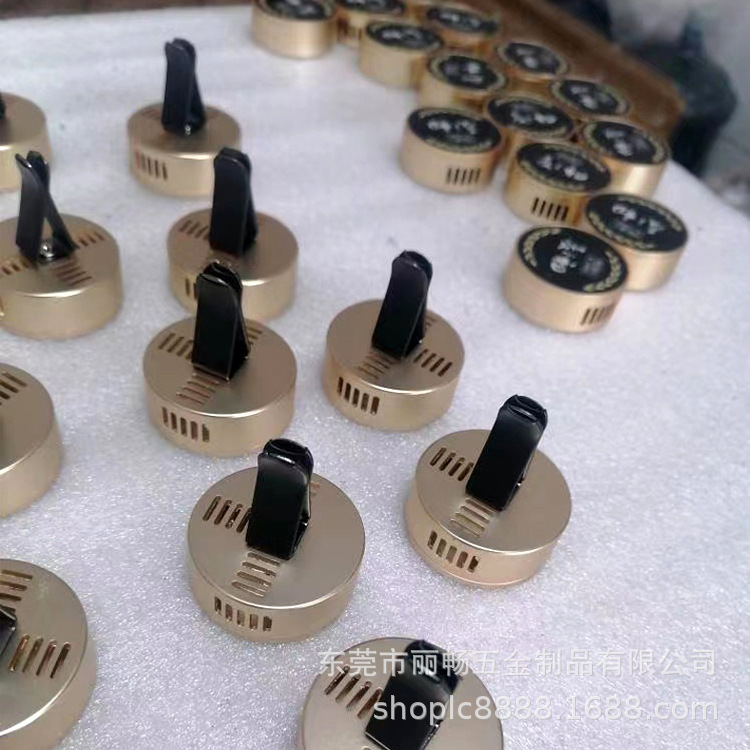 出风口车载香薰夹 车载固体香薰饰品汽车香水摆件礼品香氛爆款