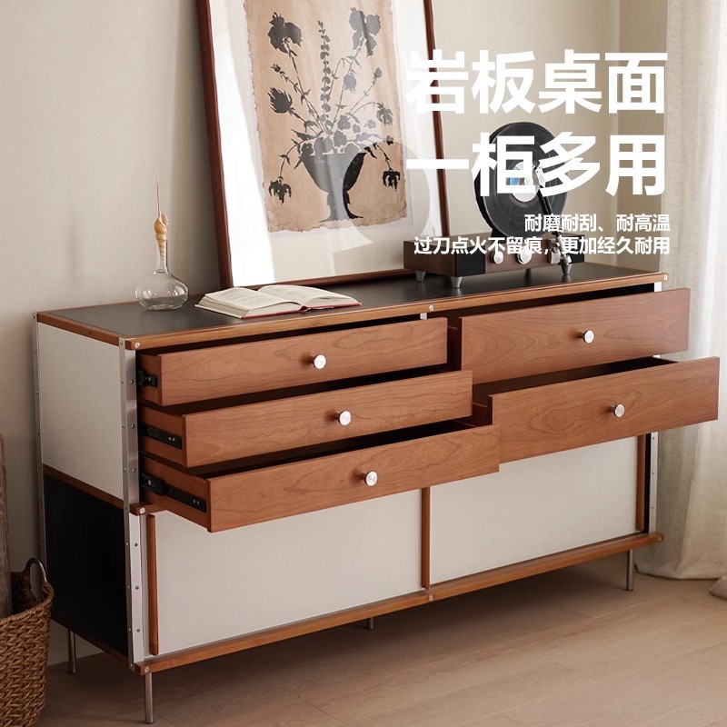 El aparador Eames está contra la pared, una cocina, una cómoda de madera maciza, almacenamiento, almacenamiento, armario de cola de cama 2024 nuevo estilo retro