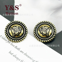 Ӣ���L�Ž�ɫ�ֿp���p�{�ʹڈD���b۴����L�����bë�¼~�����