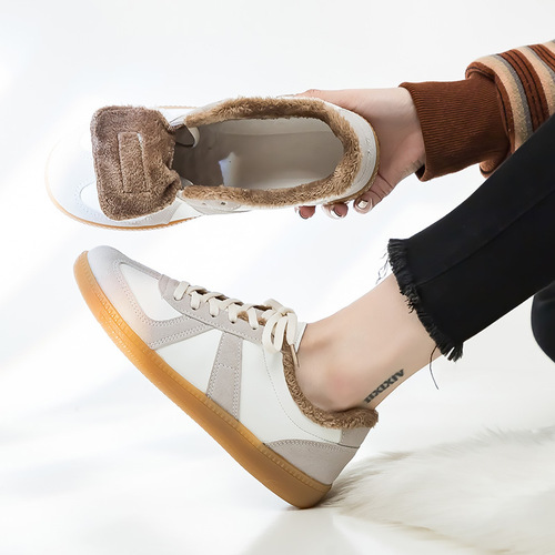New winter couple's moral training shoes, women's all-match flat casual sneakers, plus velvet warm cotton shoes, white shoes F8821