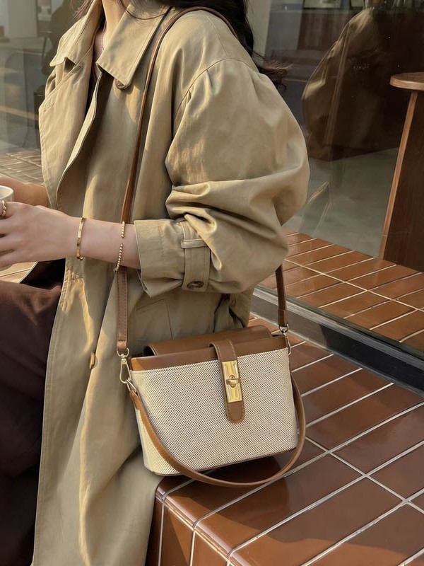 2026 comercio exterior nuevo exquisito bolso de cubo de mano mujer tela de textura superior color contrastante empalme mochila de hombro