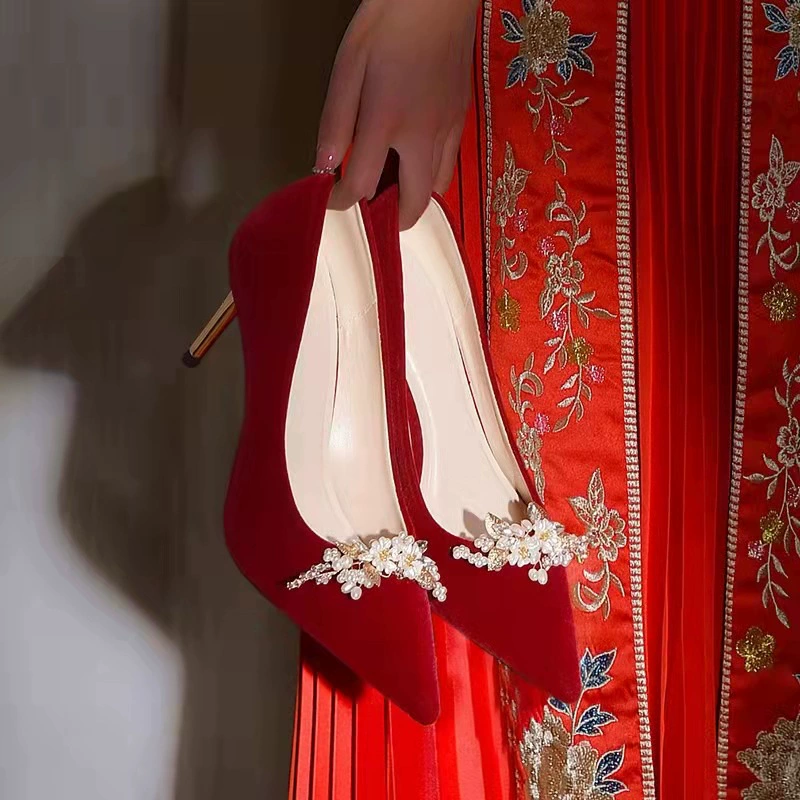 Весна и осень 2022 Новая французская корейская мода Остроконечные Невысокие каблуки на шпильках с бисером Xiuhe Новые трансграничные