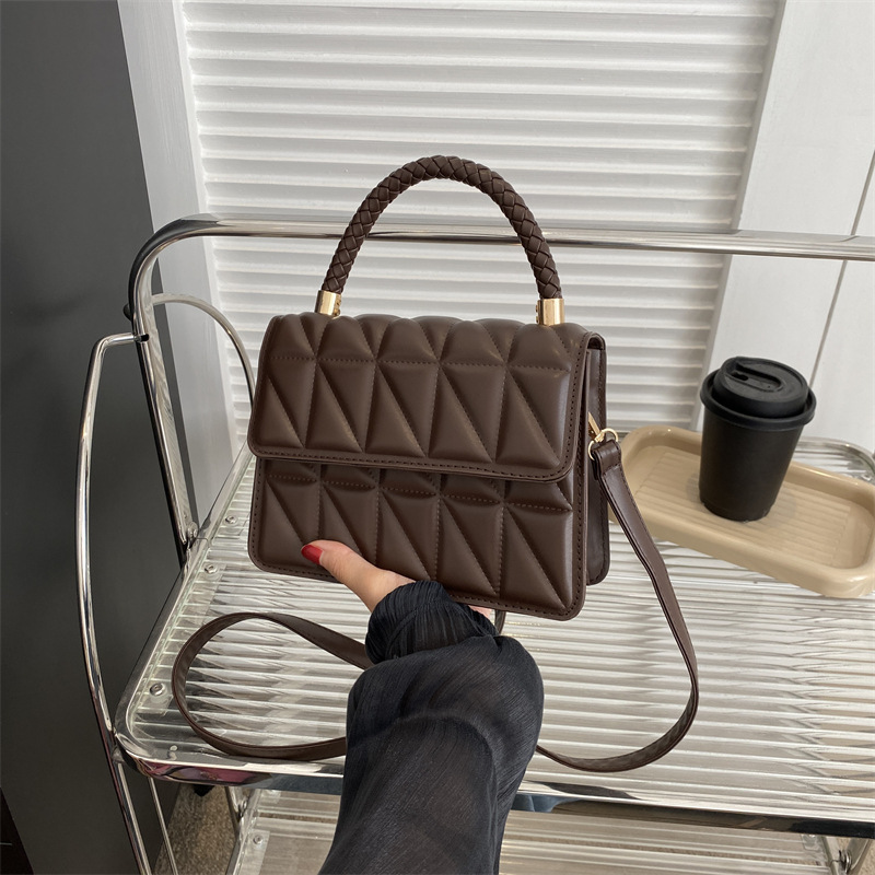 Bolso de hombro popular de este año bolsa de mensajero de moda 2023 otoño nuevo bolso simple bolso de rombo de moda para mujer