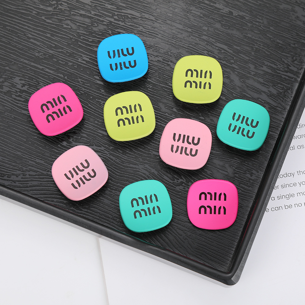 hair accessory with letters