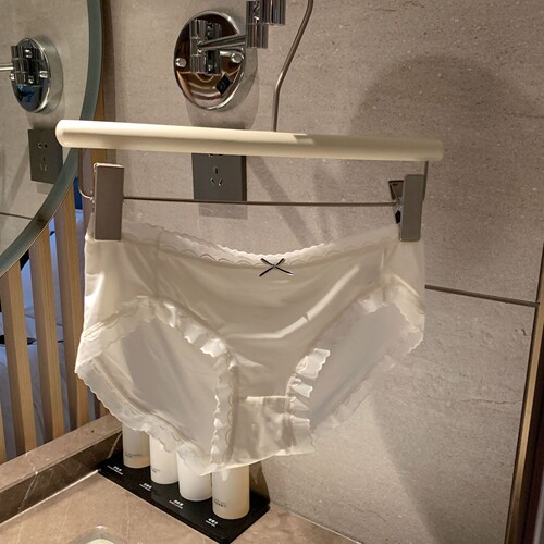 Leting~Ice silk thin, breathable and comfortable solid color simple seamless fit mid-waist briefs pure cotton crotch underwear