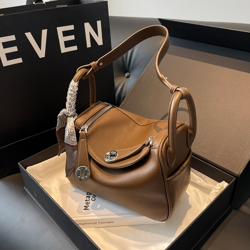 Foreign Trade Cross-Border Fashion Litchi Pattern Bag for Women 2025 New Autumn and Winter Doctor Bag Pillow Bag Simple Niche Crossbody Bag Foreign Trade Cross-Border Fashion Litchi Pattern Bag for Women 2025 New Autumn and Winter Doctor Bag Pillow Bag Simple Niche Crossbody Bag