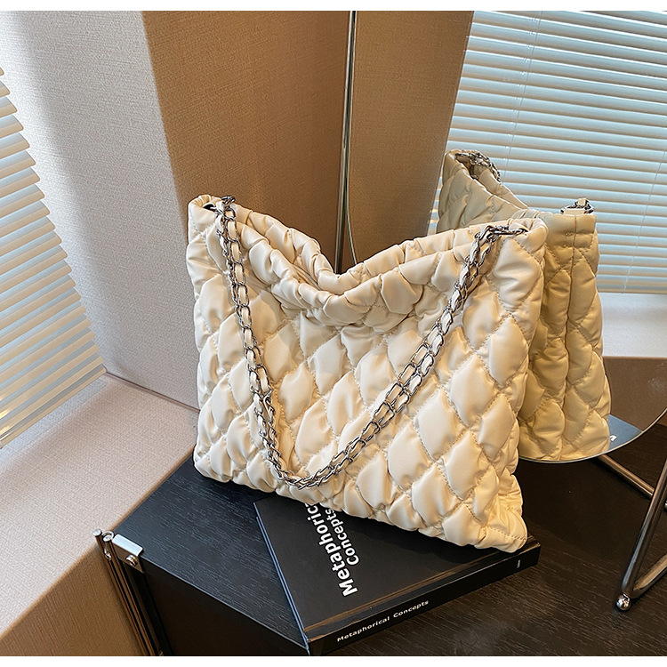 Große Gesteppte Tragetasche Für Damen Geräumige Lingge Schultertasche_voghion.com